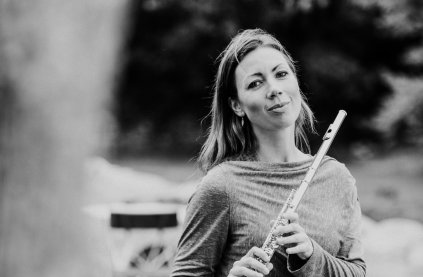 Fløjtenist solo Linnéa Villén Kor gudstjeneste solostykker klassisk musik 
