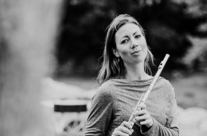 Fløjtenist solo Linnéa Villén Kor gudstjeneste solostykker klassisk musik